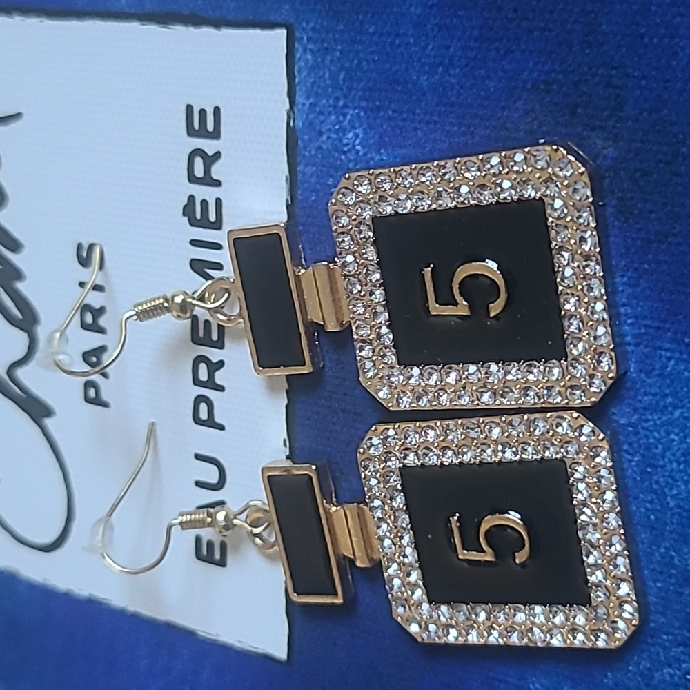 Isabella Glamorous Black and Gold Earrings